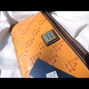 NEW Dooney & Bourke MLB Dodgers Wristlet